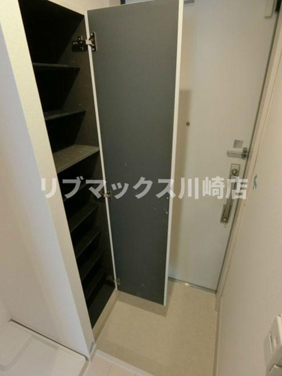 【玄関】リブリ・グランパル川崎 