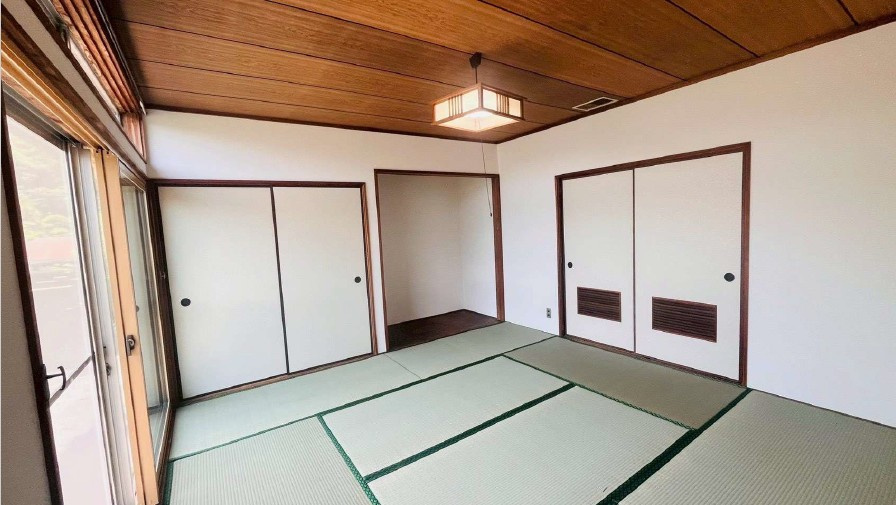 西宮市宝生ヶ丘一丁目　貸家の寝室|開放的な寝室です