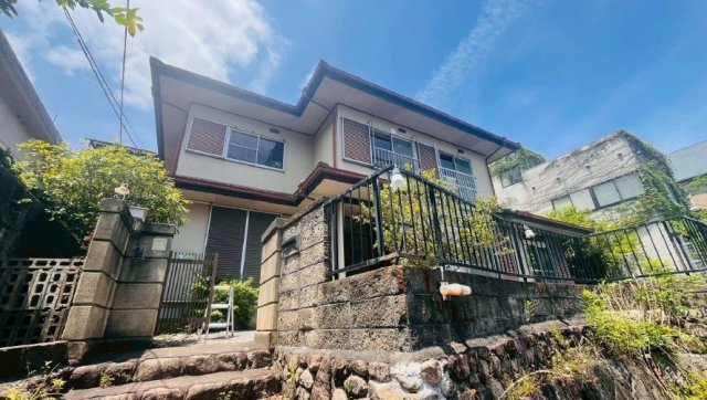 西宮市宝生ヶ丘一丁目　貸家の外観|きれいな外観です