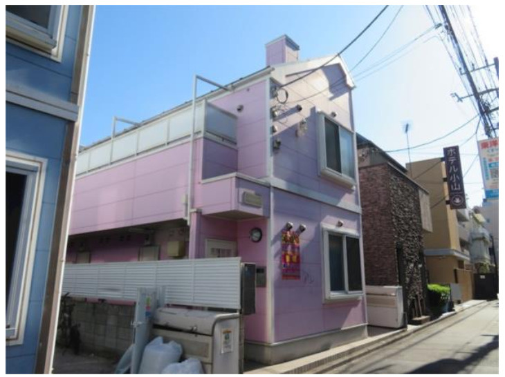 新宿区百人町２丁目のアパートのエントランス
