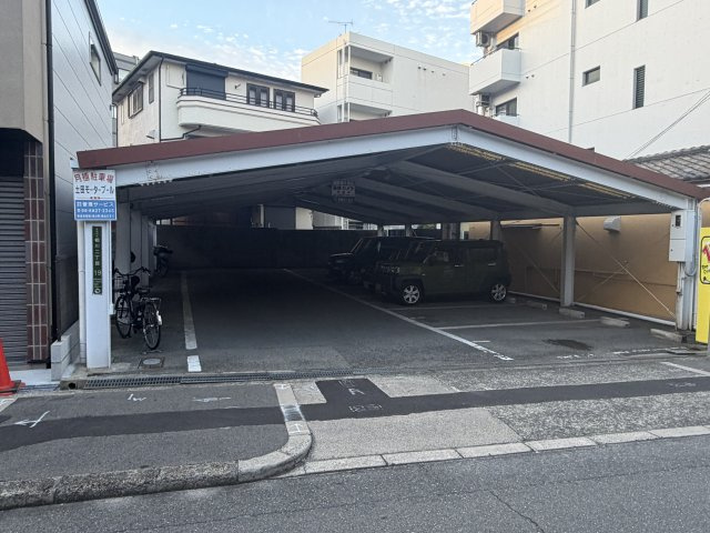 相川2丁目店舗事務所の駐車場