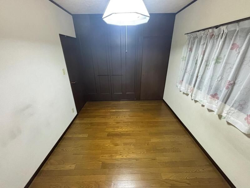 高槻市城南町戸建の洋室