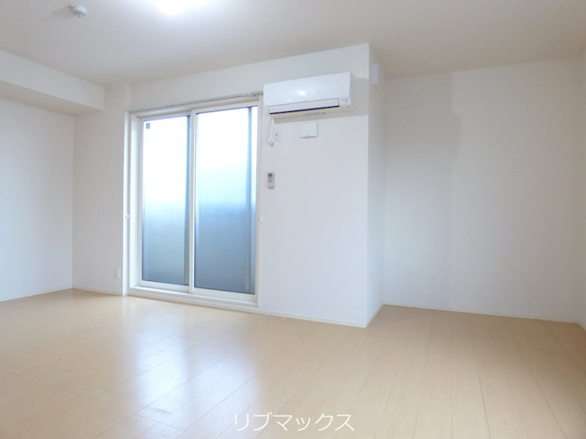 【居間・リビング】Rana Court