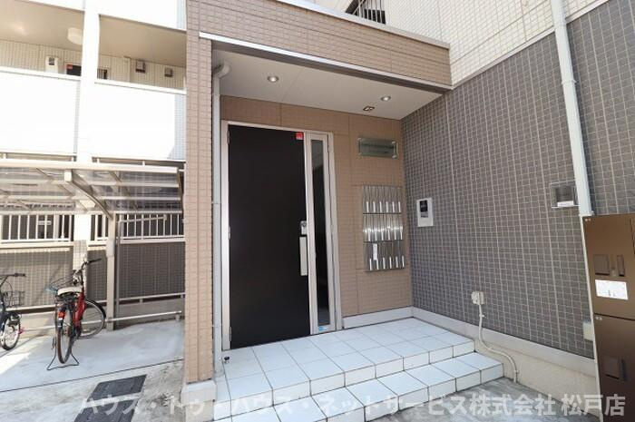 コンフォールドミール北松戸のエントランス