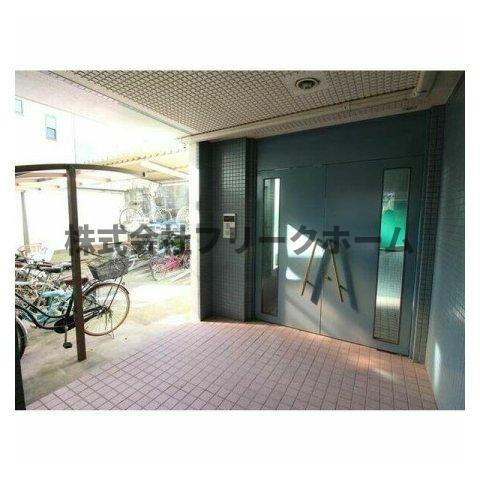 武蔵野市吉祥寺北町４丁目の賃貸マンションのエントランス