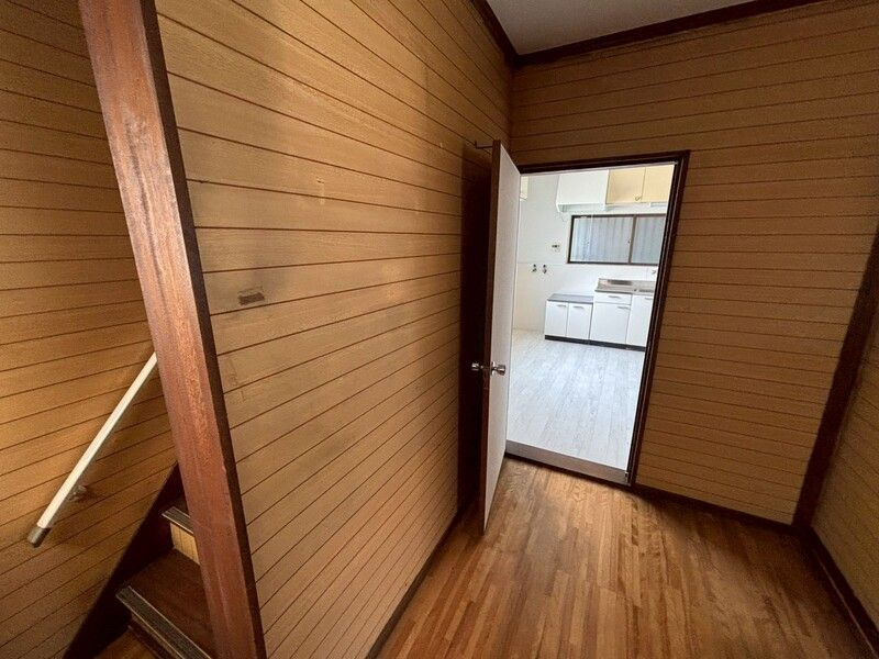 堂山町シャッター付き車庫貸家のロビー