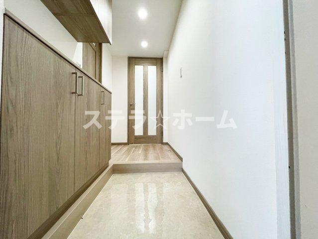 千里山ロイヤルマンション2番街D棟の玄関|収納もある玄関です