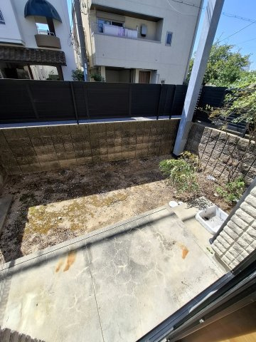 メゾン六番町の庭