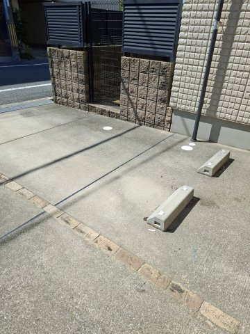 メゾン六番町の駐車場