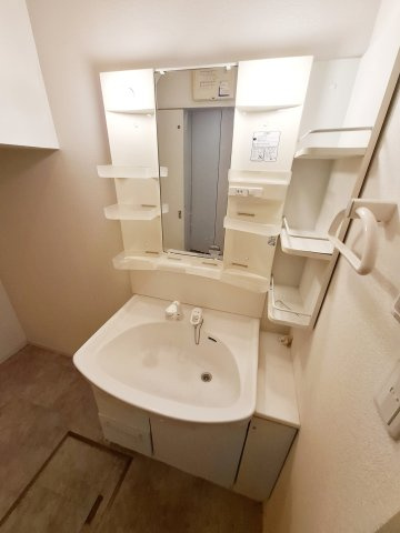 メゾン六番町の洗面所