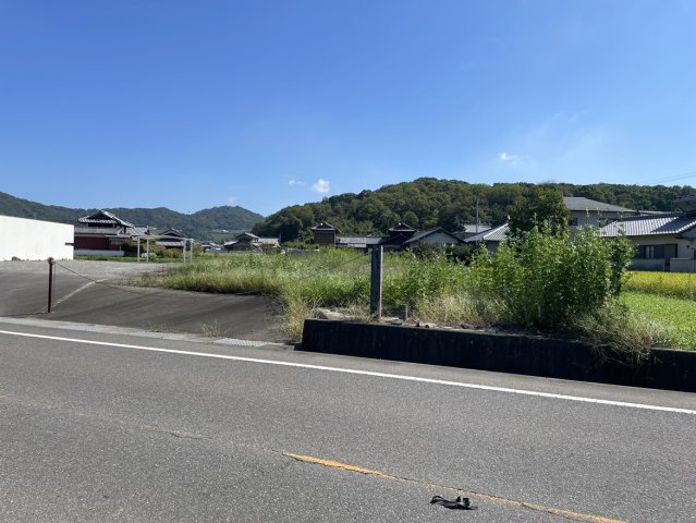 三木町井上　土地の前面道路含む現地写真