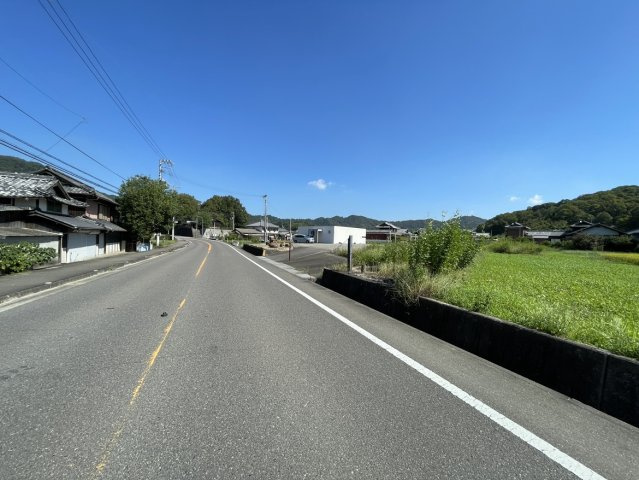 三木町井上　土地の前面道路含む現地写真