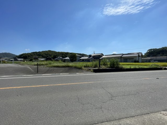 三木町井上　土地の前面道路含む現地写真
