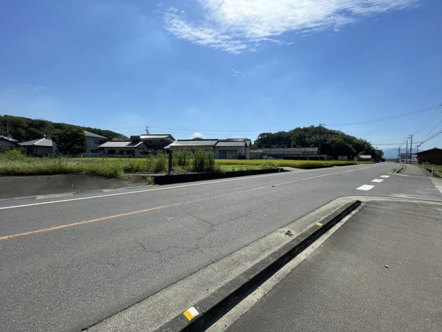 三木町井上　土地の前面道路含む現地写真
