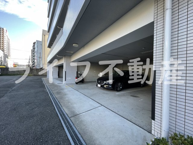 ビバス茨木の駐車場|駐車場があるので、車を買う予定の方も安心です