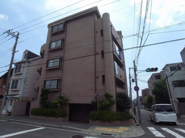 ヴィラヌーブ本山の外観