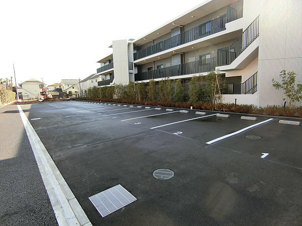 【駐車場】
