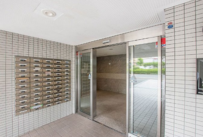 クリオ神奈川新町弐番館のエントランス