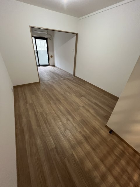 クリオ神奈川新町弐番館の居間・リビング