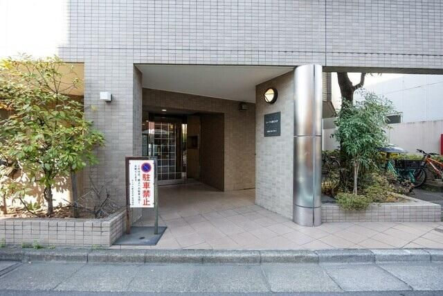 ルーブル都立大学のエントランス