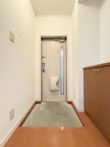 Sフラット N棟の玄関