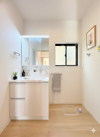 南区永田北2丁目　中古戸建て　第2の独立洗面台|［モデルハウス］◆毎日使う場所だから、機能的で使いやすさに配慮したパウダールーム。すっきりと使えるように収納も豊富にご用意しています。