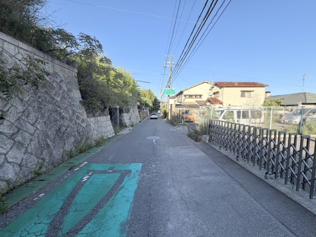 神戸市長田区鹿松町一丁目の前面道路含む現地写真