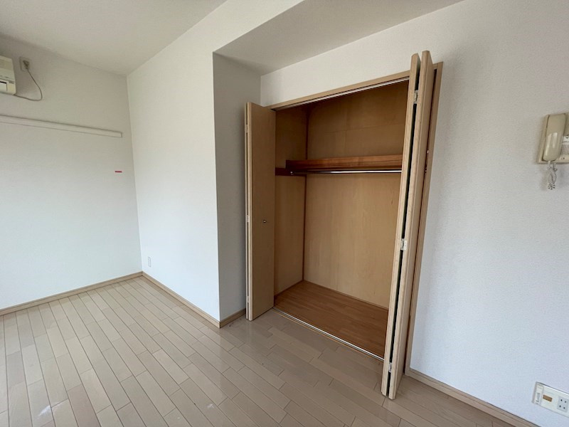 神戸市東灘区岡本２丁目の賃貸マンションの収納