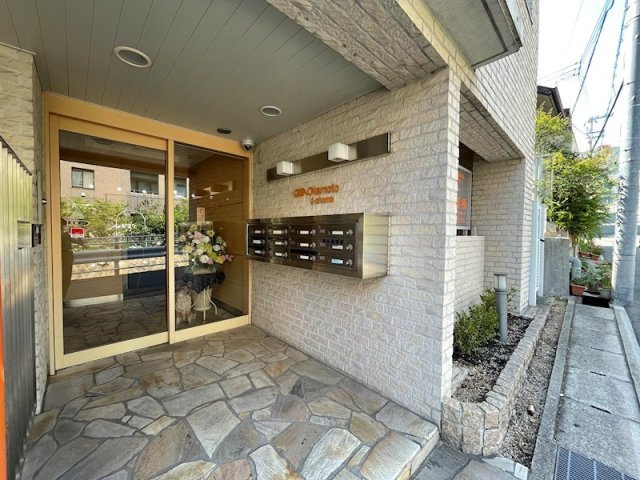 神戸市東灘区岡本２丁目の賃貸マンションのエントランス