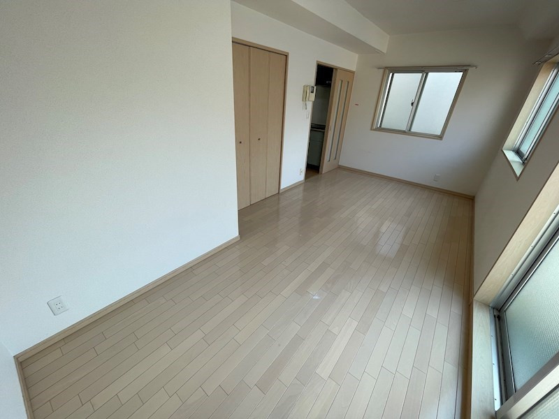 神戸市東灘区岡本２丁目の賃貸マンションの居間・リビング