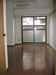 ジェヌイン本山の洋室