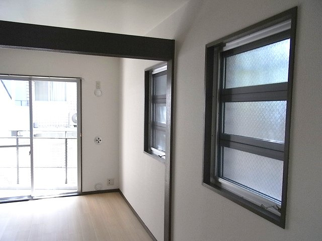 神戸市灘区篠原北町４丁目の賃貸マンションの居間・リビング