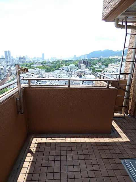 神戸市灘区中原通５丁目の賃貸マンションのバルコニー
