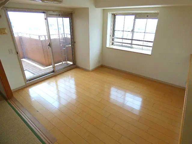 神戸市灘区中原通５丁目の賃貸マンションの居間・リビング