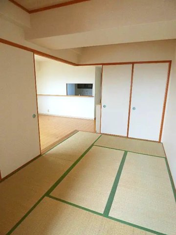 神戸市灘区中原通５丁目の賃貸マンションの居間・リビング