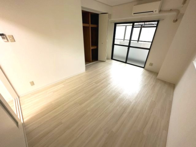 神戸市東灘区本山南町８丁目の賃貸マンションの居間・リビング