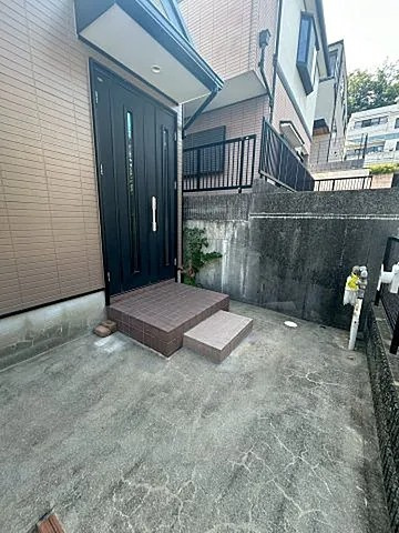 神戸市東灘区御影山手５丁目の一戸建てのエントランス