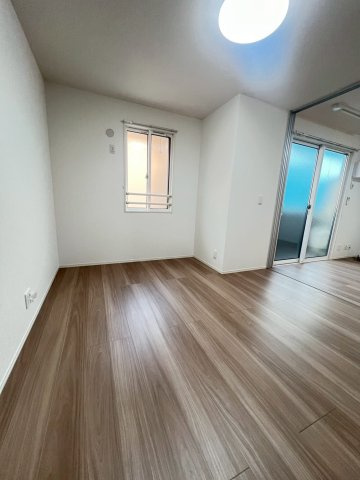 西宮市上甲子園１丁目のアパートの居間・リビング