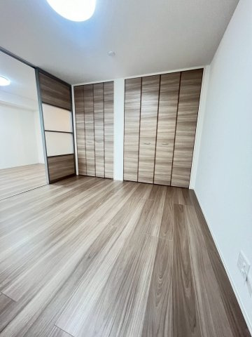 西宮市上甲子園１丁目のアパートの居間・リビング