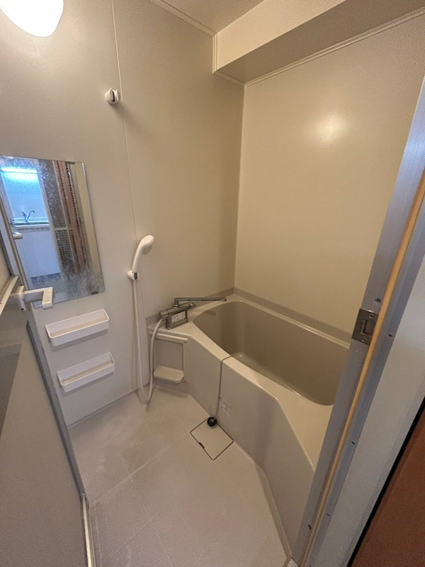 芦屋市茶屋之町の賃貸マンションの浴室