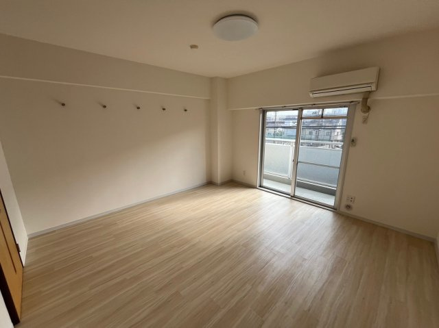 芦屋市茶屋之町の賃貸マンションの居間・リビング
