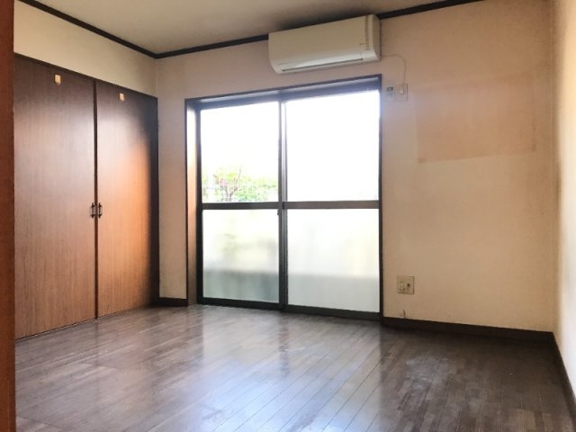 芦屋市浜町のアパートの居間・リビング