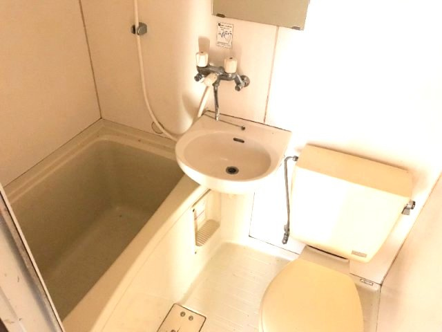 芦屋市浜町のアパートの浴室