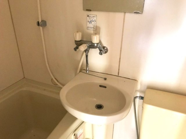 芦屋市浜町のアパートの洗面所