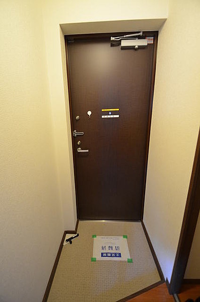 神戸市中央区下山手通９丁目の賃貸マンションの玄関