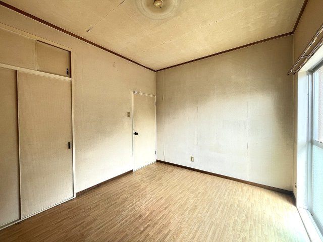 エメラルドマンション田方の洋室