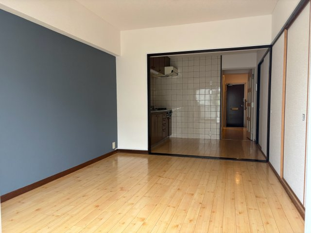 芦屋市東山町の賃貸マンションの居間・リビング