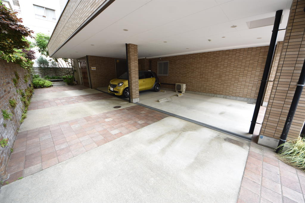 ドルチェヴィータ新神戸の駐車場
