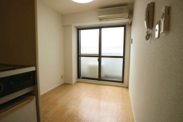神戸市灘区桜口町２丁目の賃貸マンションの居間・リビング