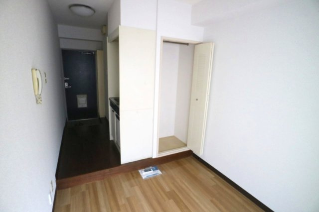 神戸市灘区桜口町２丁目の賃貸マンションの居間・リビング